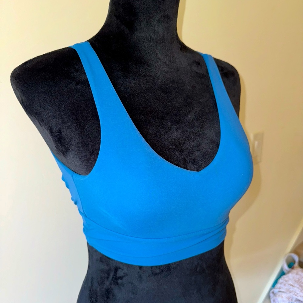 BUFFBUNNY COLLECTION NEW sports bra with criss cross back•✨